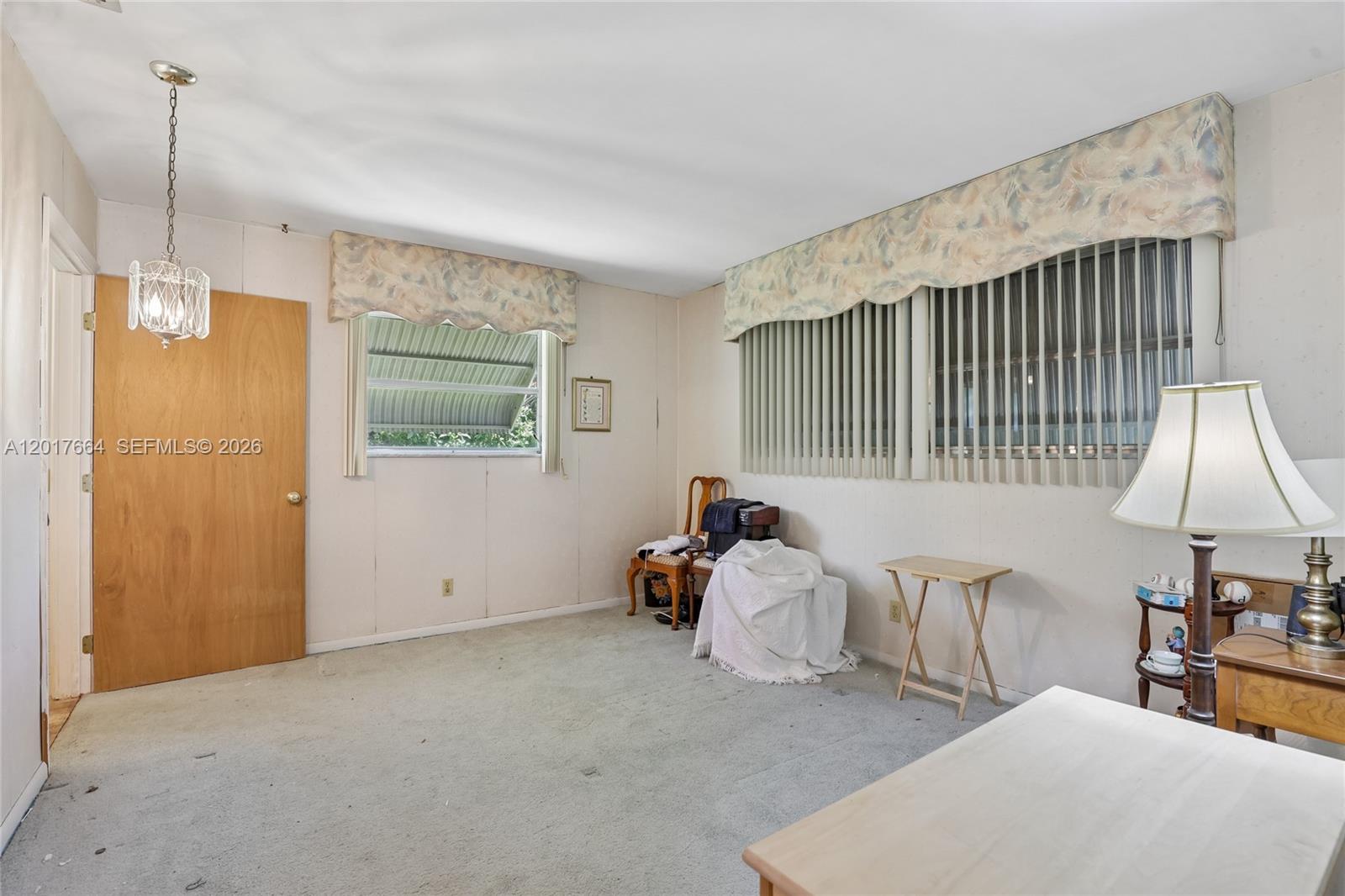HOLLYWOOD HILLS - Residential