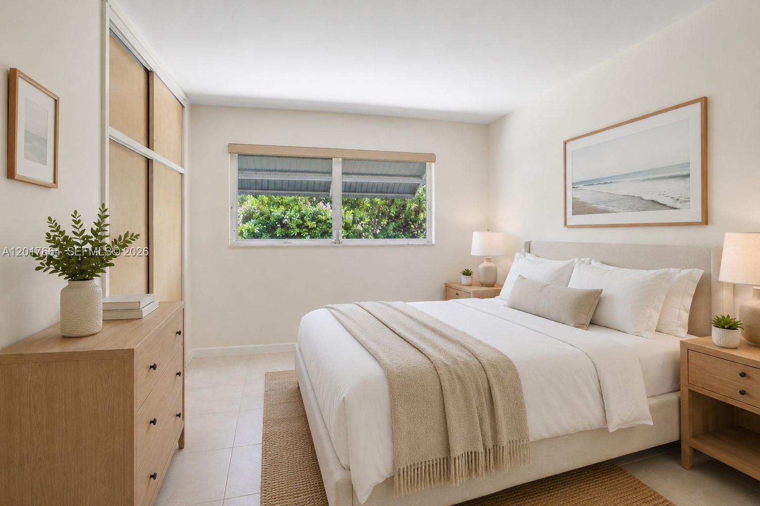 HOLLYWOOD HILLS - Residential