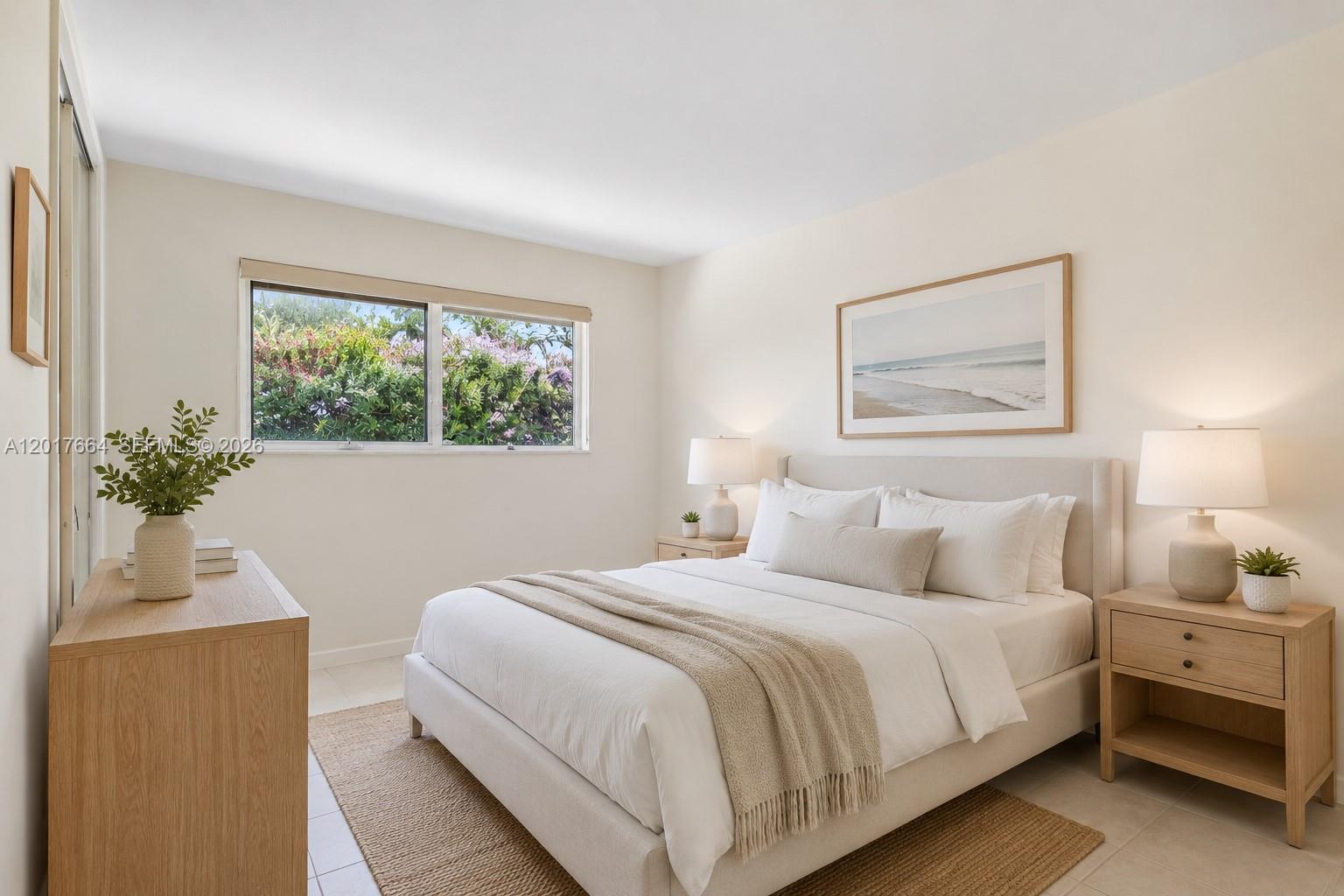 HOLLYWOOD HILLS - Residential