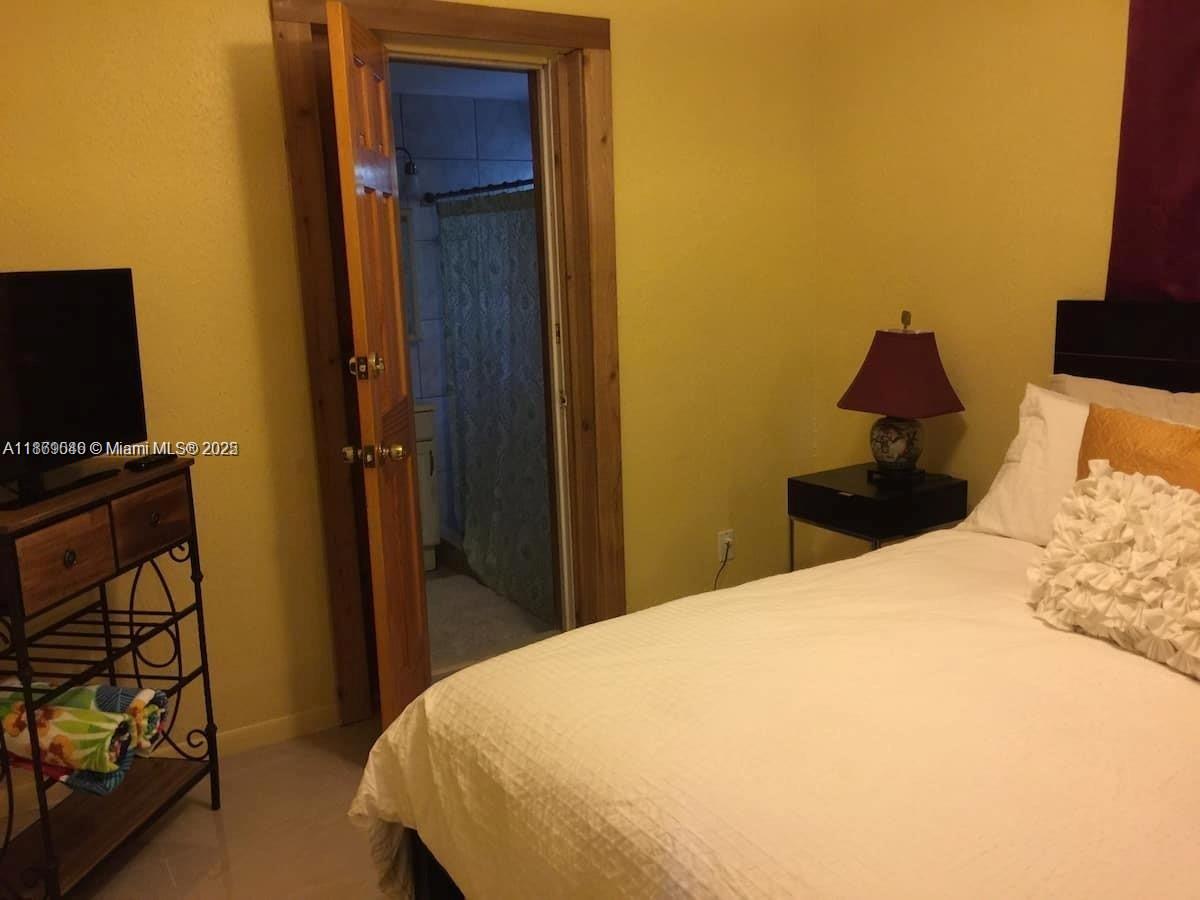 HOLLYWOOD TERRACE - Residential Income