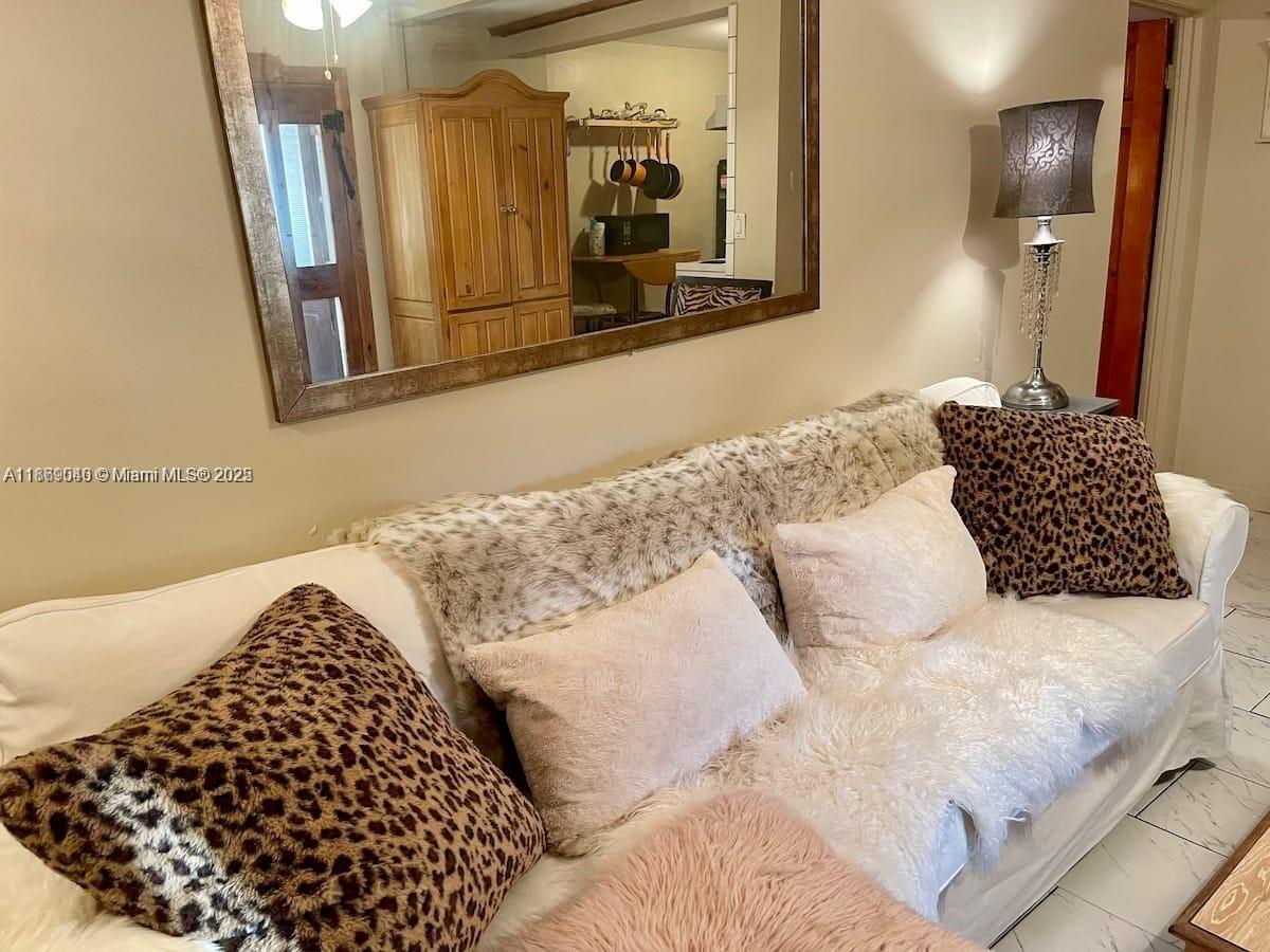 HOLLYWOOD TERRACE - Residential Income