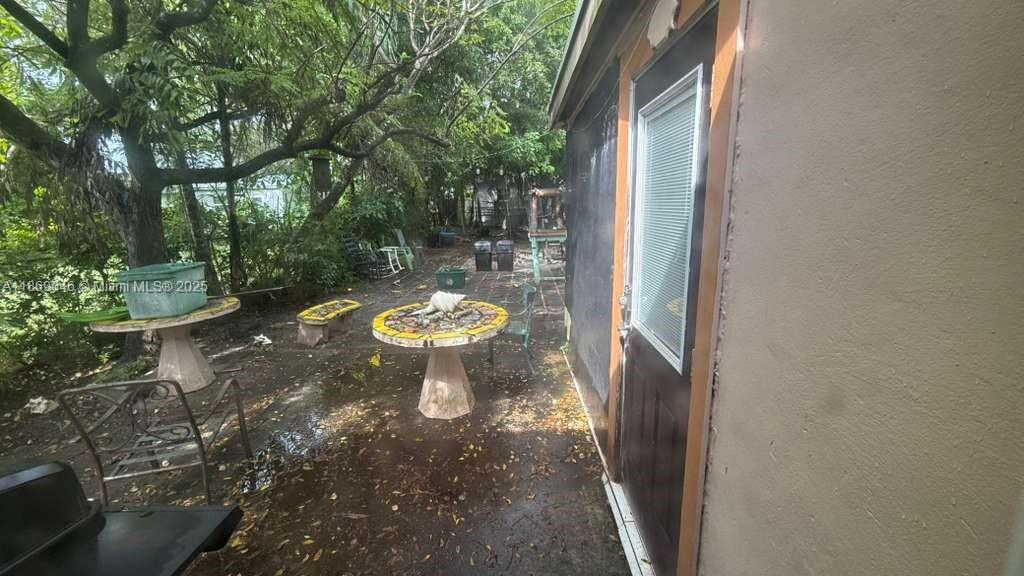 HOLLYWOOD TERRACE - Residential Income