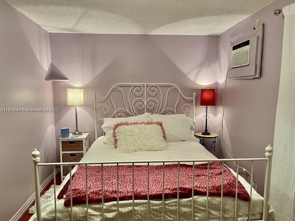 HOLLYWOOD TERRACE - Residential Income