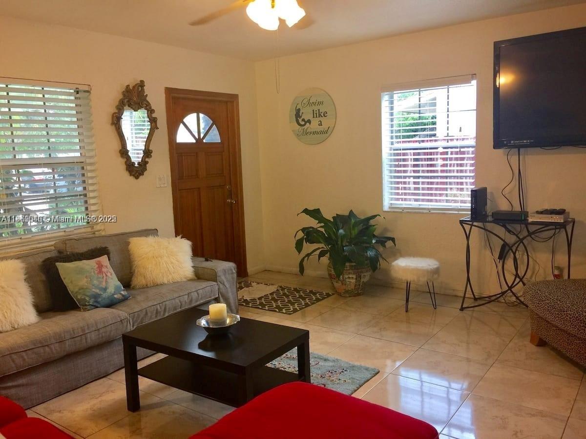 HOLLYWOOD TERRACE - Residential Income