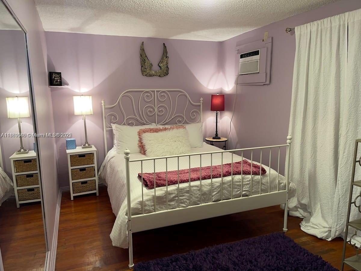 HOLLYWOOD TERRACE - Residential Income