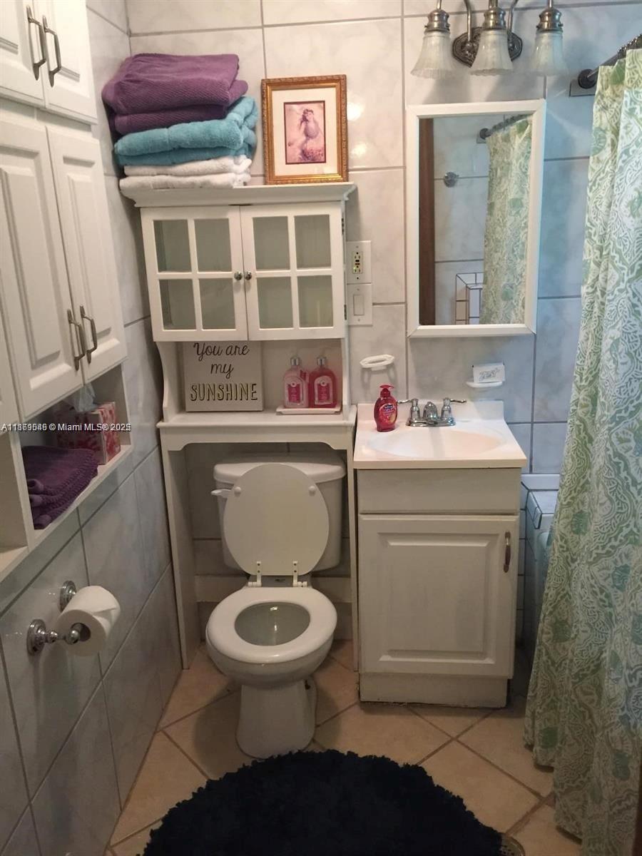 HOLLYWOOD TERRACE - Residential Income