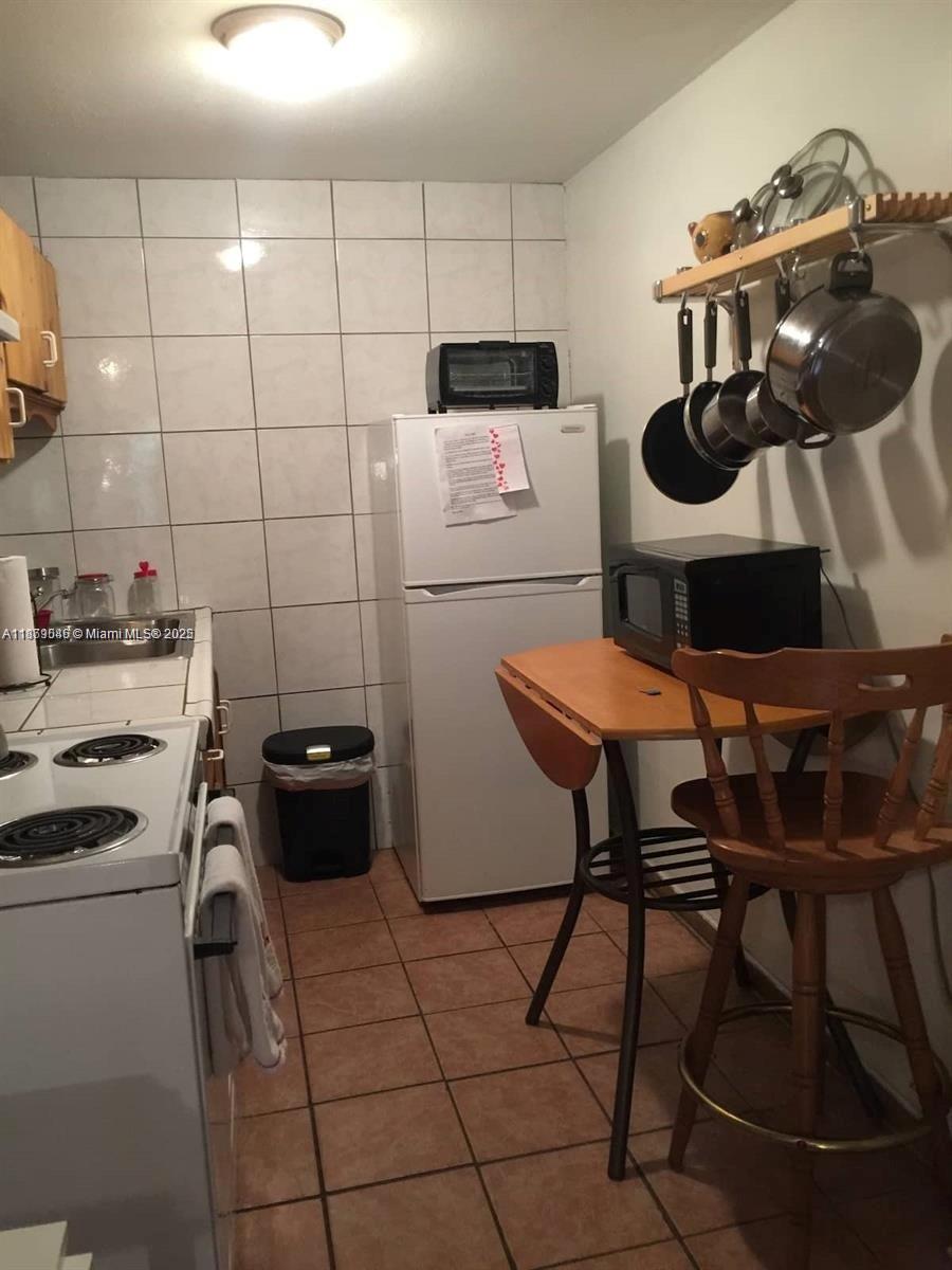 HOLLYWOOD TERRACE - Residential Income