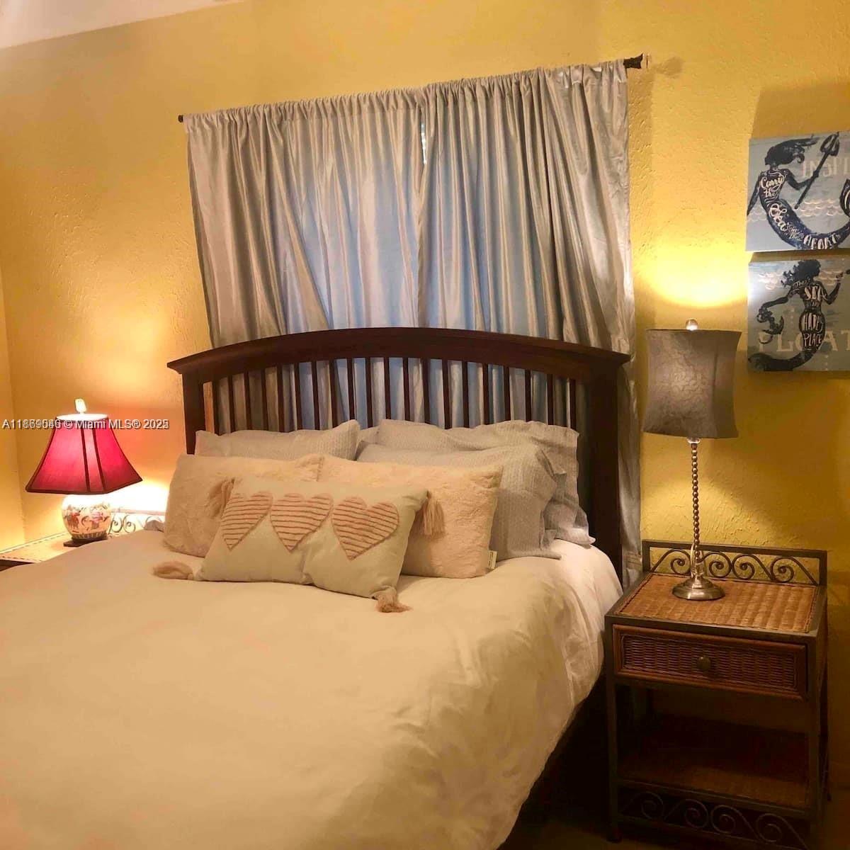 HOLLYWOOD TERRACE - Residential Income