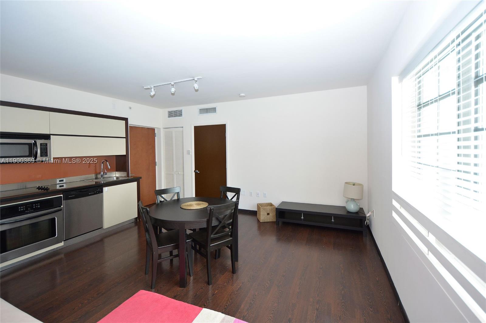 View photos, virtual tours, details... 435 21st St 205