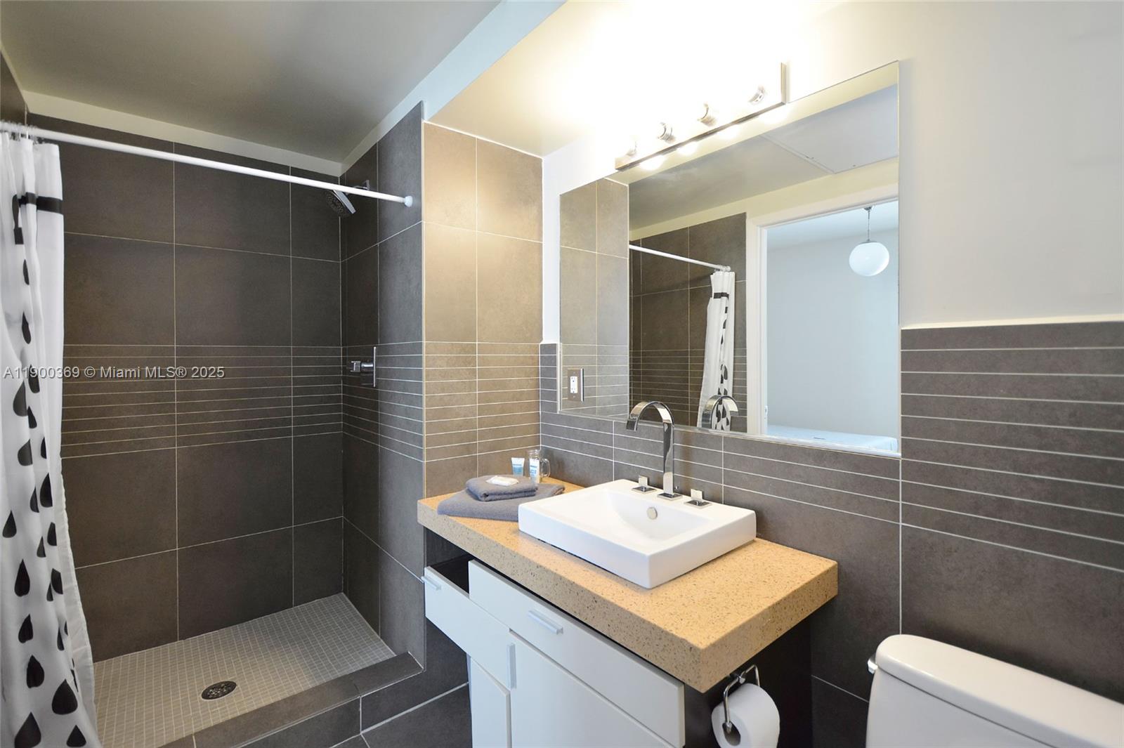ARTECITY GOVERNOR CONDO - Residential