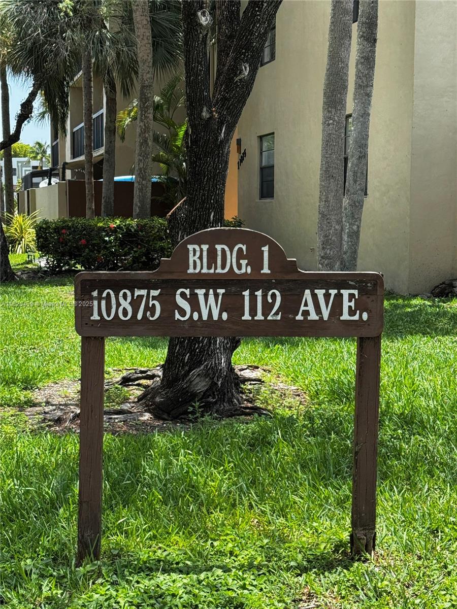 2BED/2BATH $260K SPACIOUS CONDOMINIUM, GARDENS OF KENDALL SOUTH, SECOND FLOOR CORNER UNIT, BALCONY WITH LAUNDRY CLOSET. BUILDING HAS ELEVATOR, POOL, TENNIS COURTS, WELL-MAINTAINED COMMON AREAS AND LANDSCAPING. CLOSE TO MIAMI DADE COLLEGE (MDC), GOOD PUBLIC SCHOOLS, SHOPPING, PARKS, PALMETTO EXPRESSWAY AND FLORIDA TURNPIKE. MOTIVATED SELLERS. SECURITY AND GATED COMMUNITY. EMAIL/TEXT LISTING AGENT FOR SHOWING