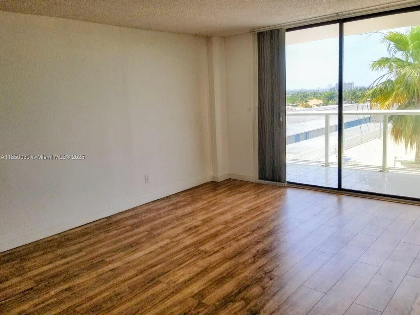 13499 Biscayne Blvd 612, North Miami, FL, 33181/$180,000 1 13499 Biscayne Blvd 612