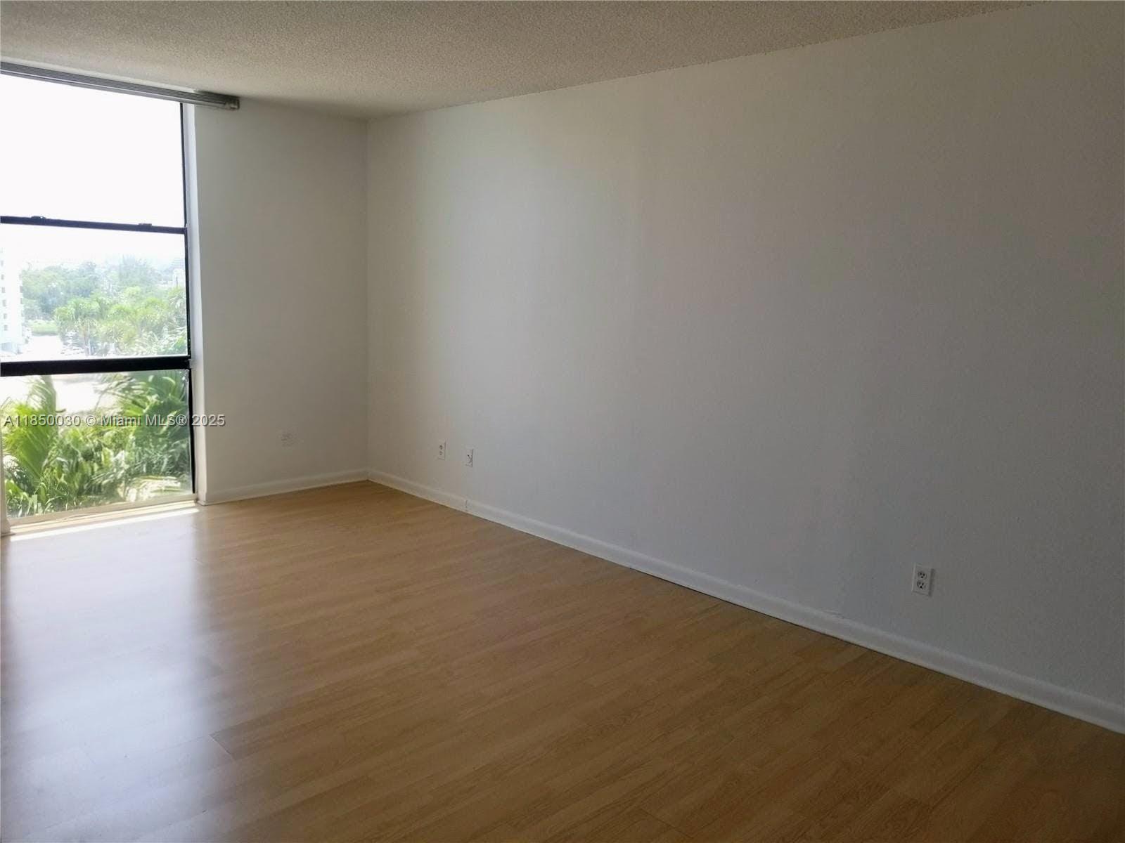 13499 Biscayne Blvd 612, North Miami, FL, 33181/$180,000 4 13499 Biscayne Blvd 612