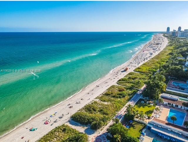 2555 Collins Ave 2200