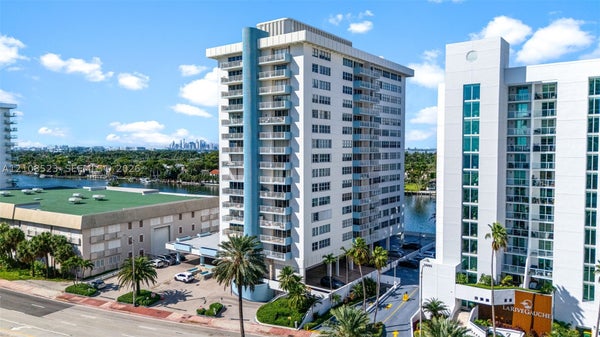 5838 COLLINS AVE APT 2B, MIAMI BEACH, FL 33140 - Image 212eefdcac4ad7a9d04551ec397fd472/773335788