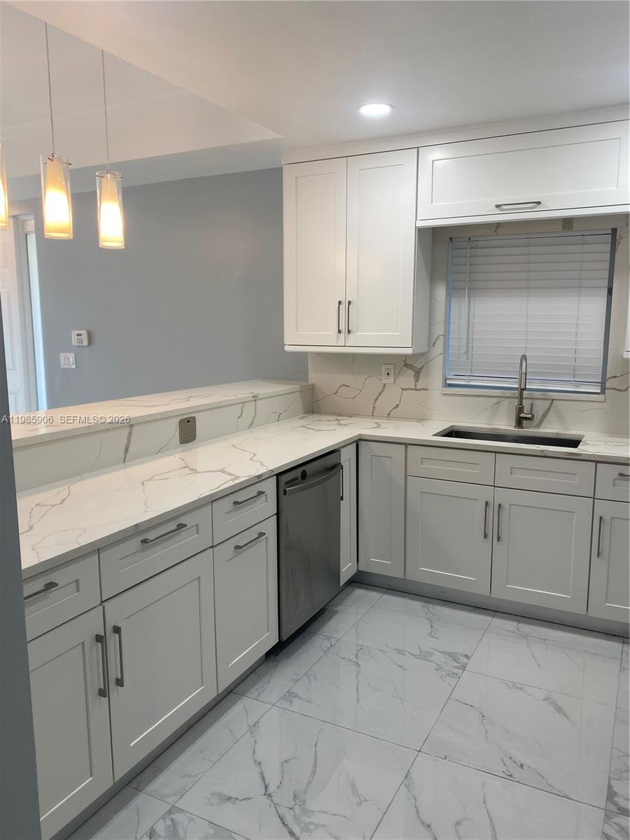 2706 NE 30th Pl 2706