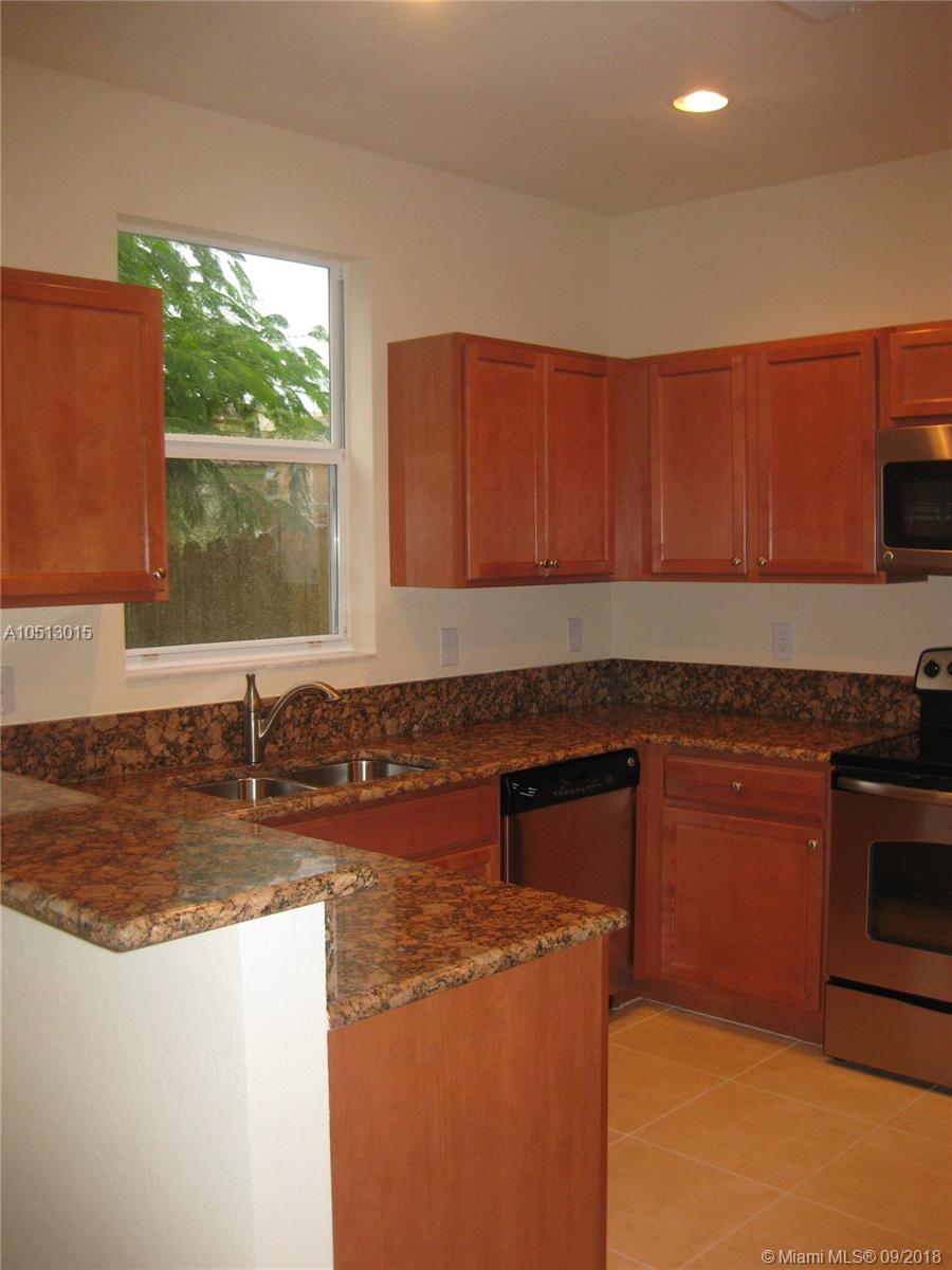 ISLANDS AT DORAL NORTHWES - Residential