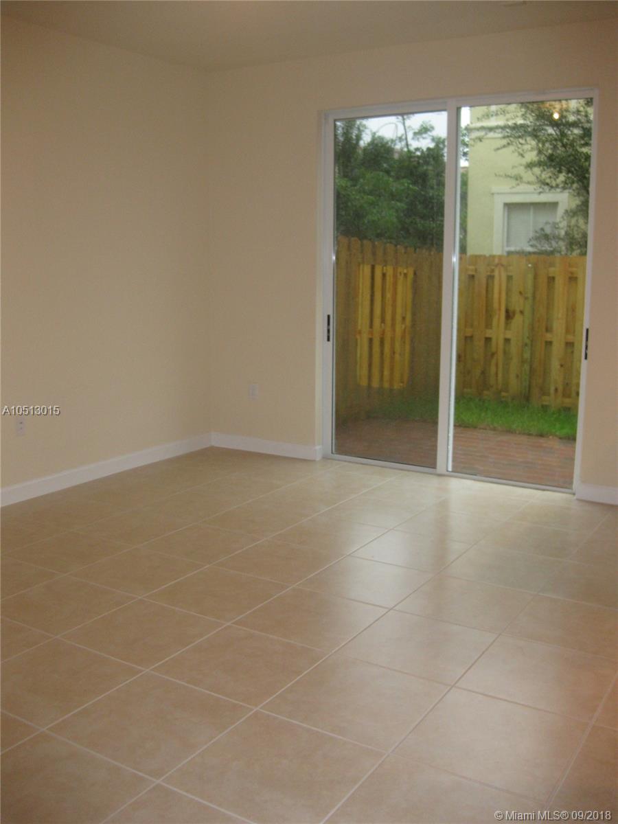 ISLANDS AT DORAL NORTHWES - Residential