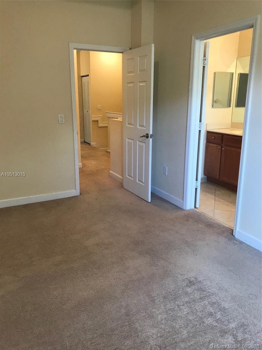 ISLANDS AT DORAL NORTHWES - Residential