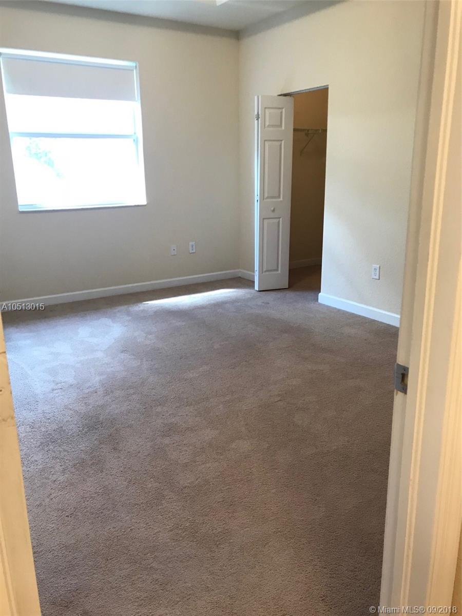 ISLANDS AT DORAL NORTHWES - Residential