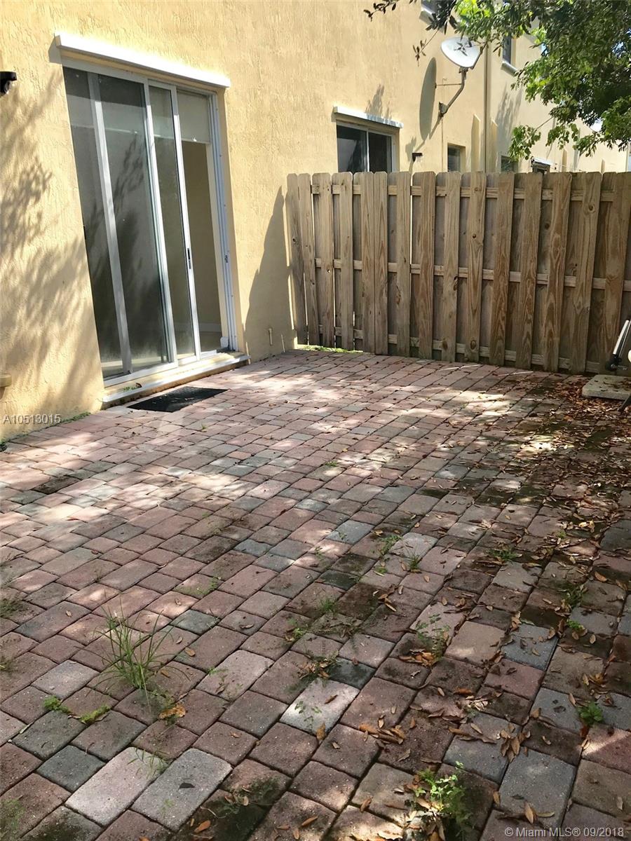 ISLANDS AT DORAL NORTHWES - Residential