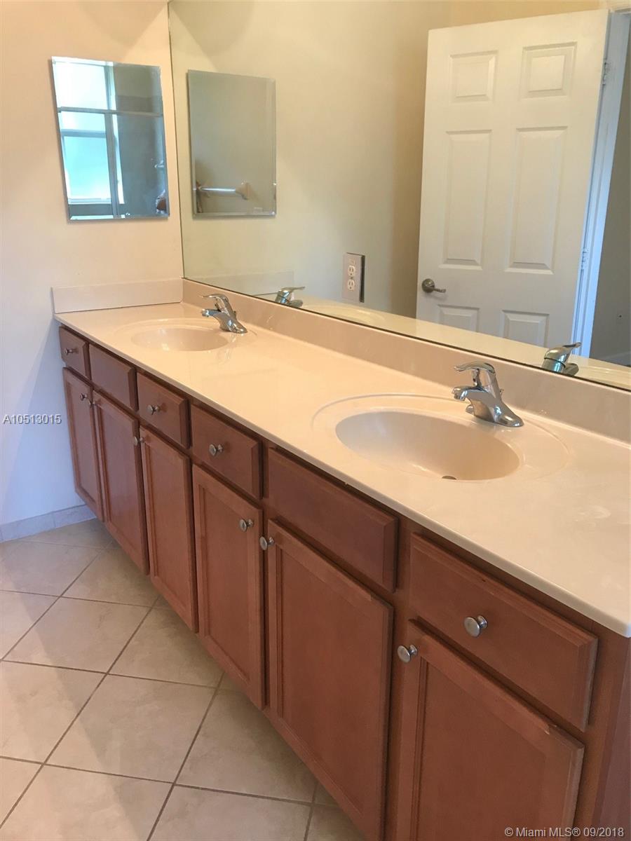 ISLANDS AT DORAL NORTHWES - Residential