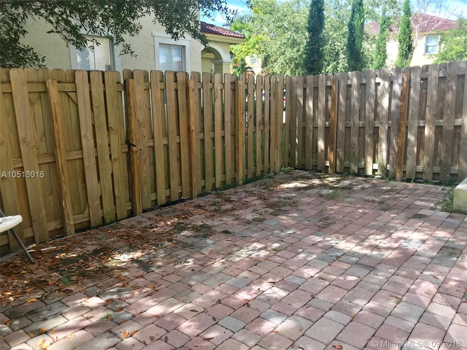 ISLANDS AT DORAL NORTHWES - Residential