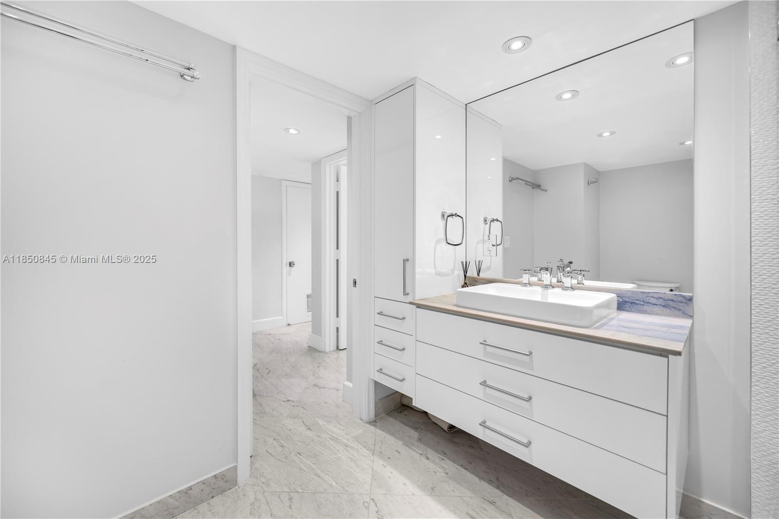 TOWERS QUAYSIDE CT-YARD V - Residential