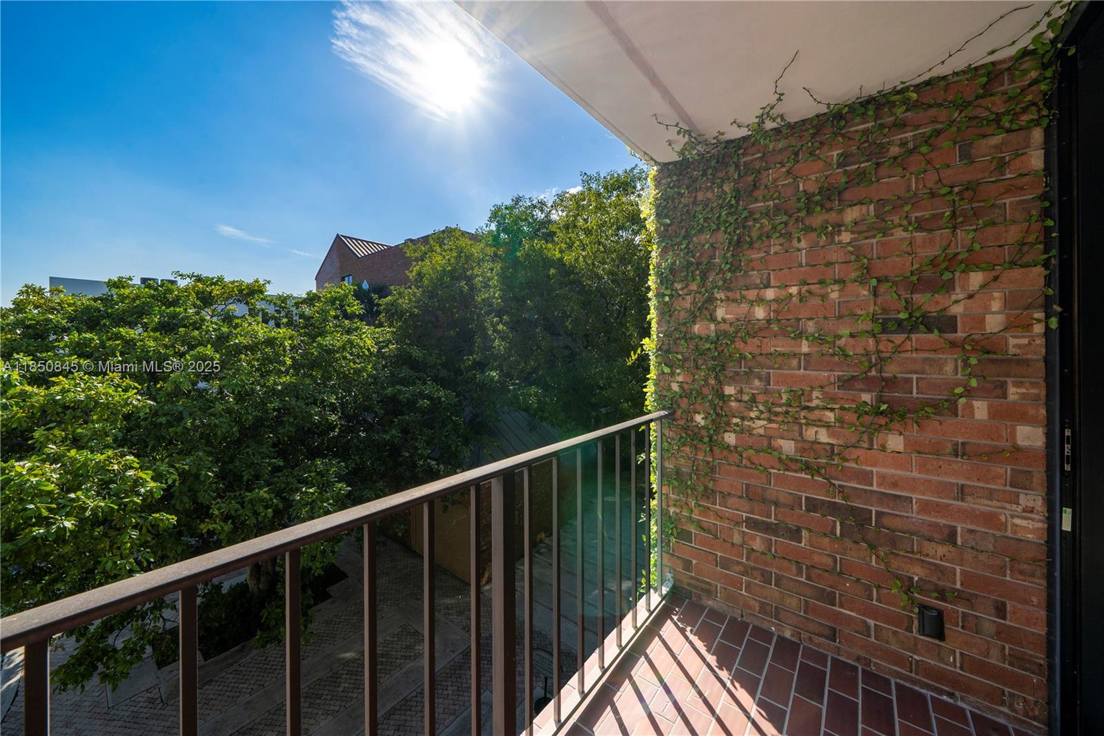 TOWERS QUAYSIDE CT-YARD V - Residential