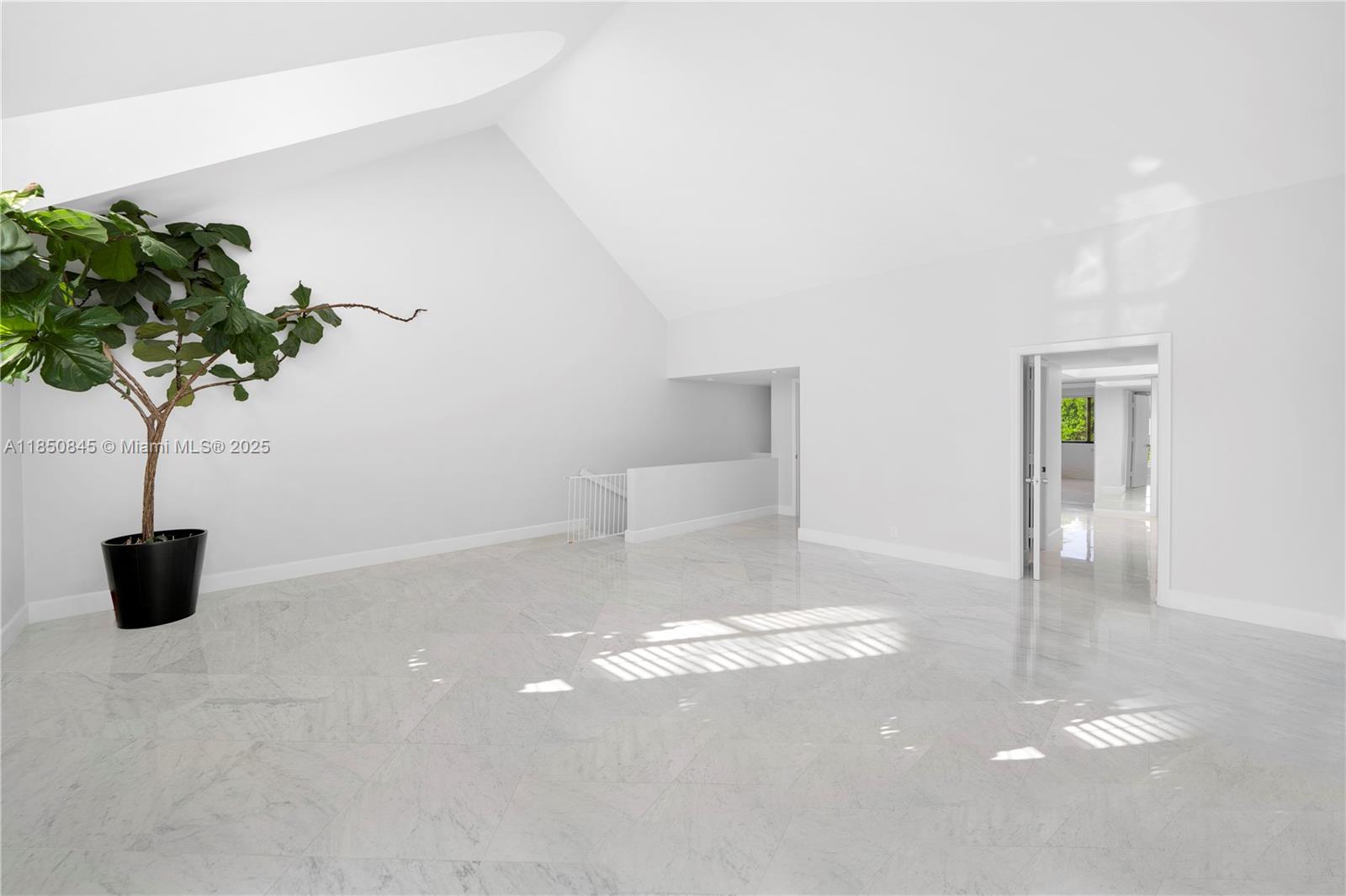 TOWERS QUAYSIDE CT-YARD V - Residential