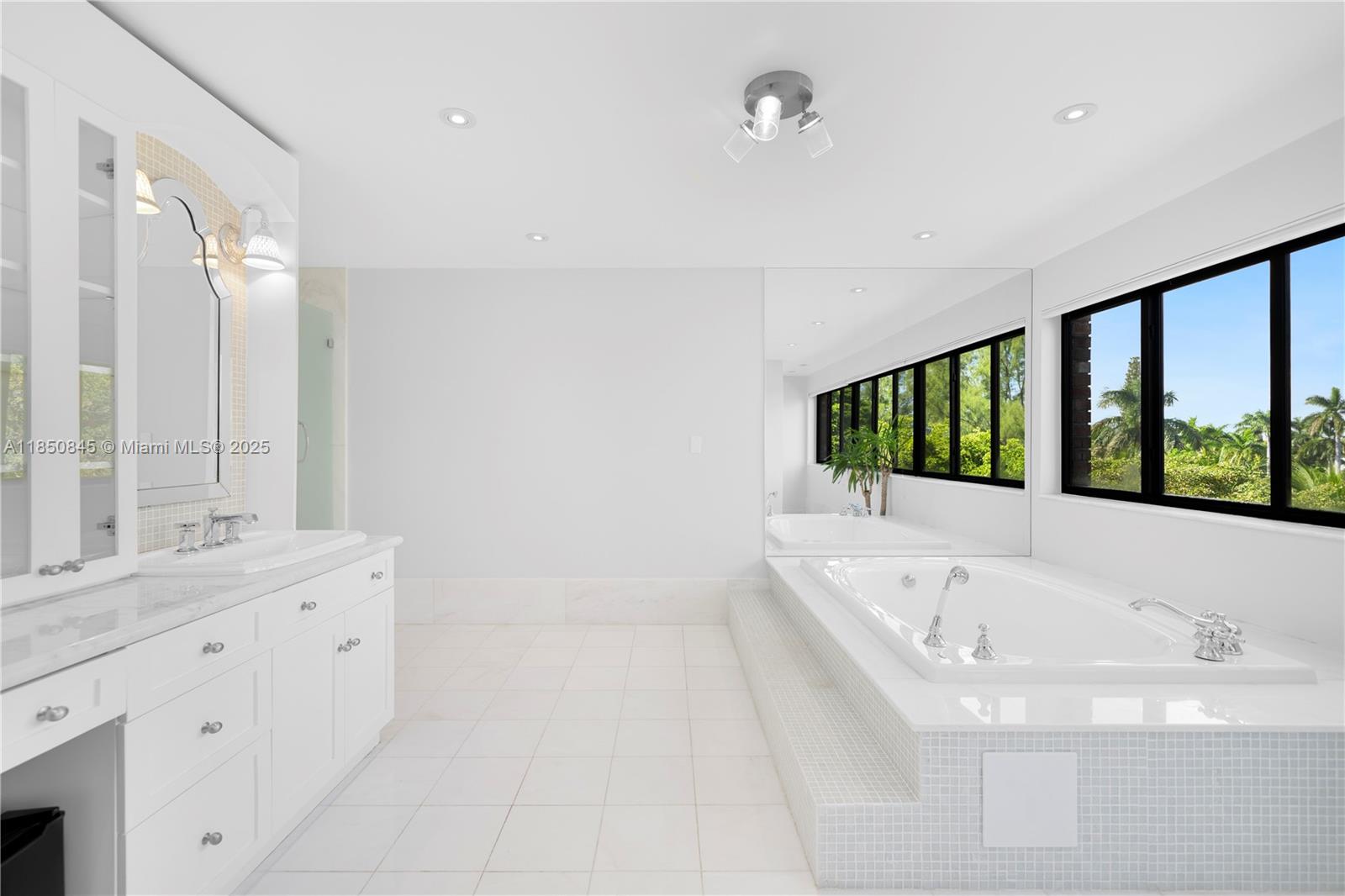 TOWERS QUAYSIDE CT-YARD V - Residential