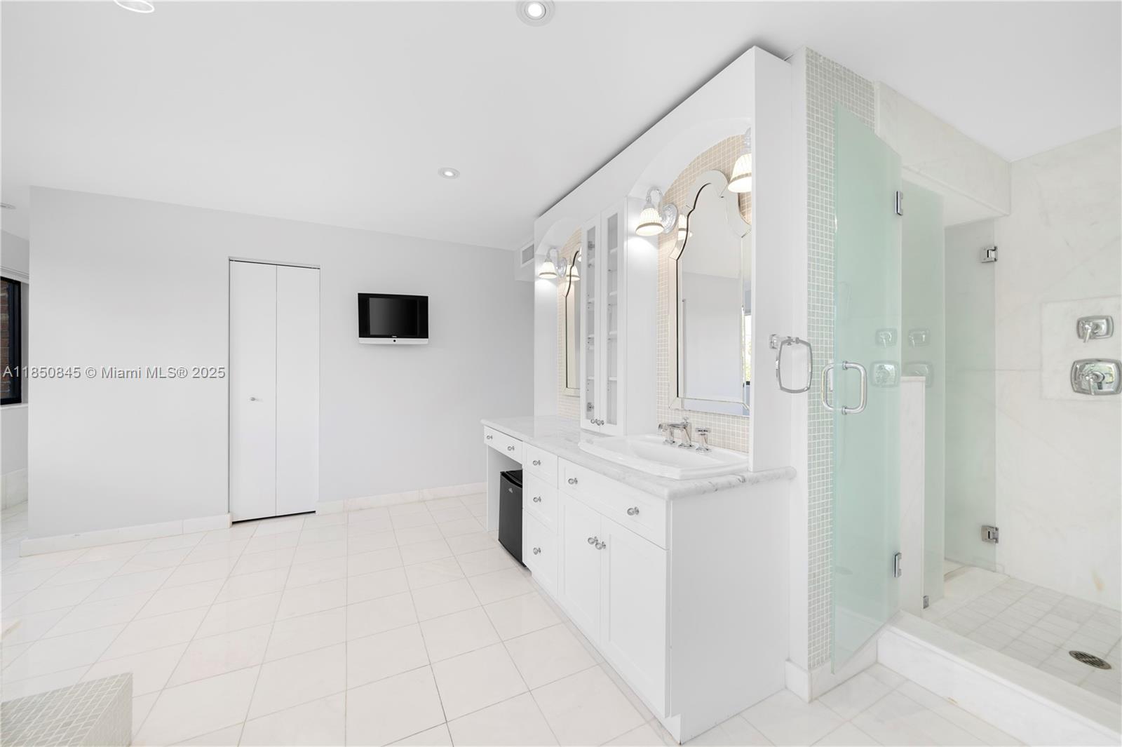 TOWERS QUAYSIDE CT-YARD V - Residential