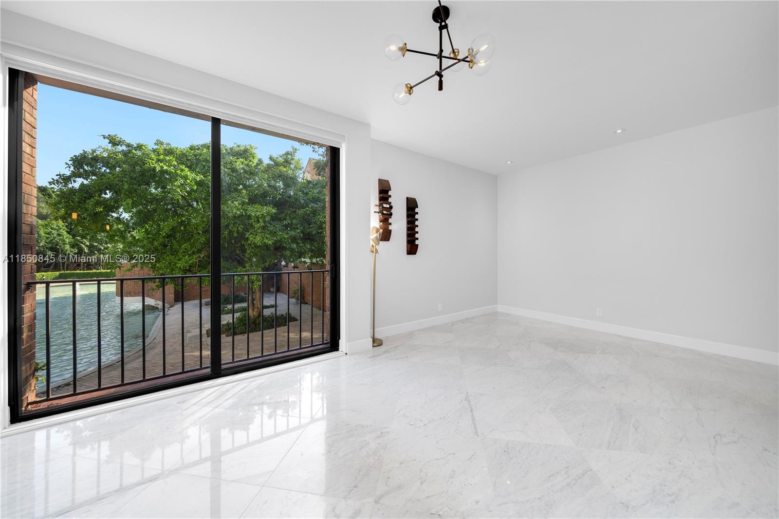 TOWERS QUAYSIDE CT-YARD V - Residential