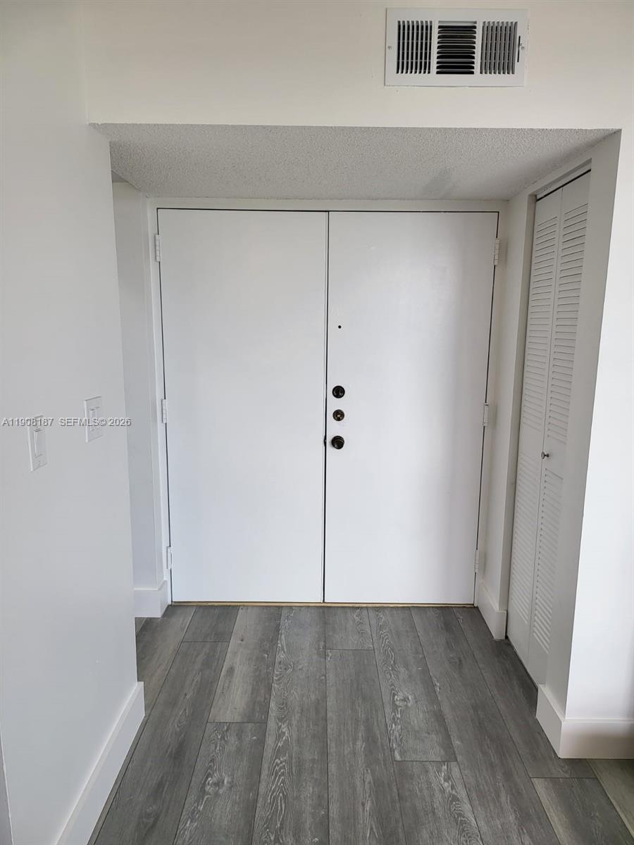 INTERNATIONAL PARK CONDO - Residential