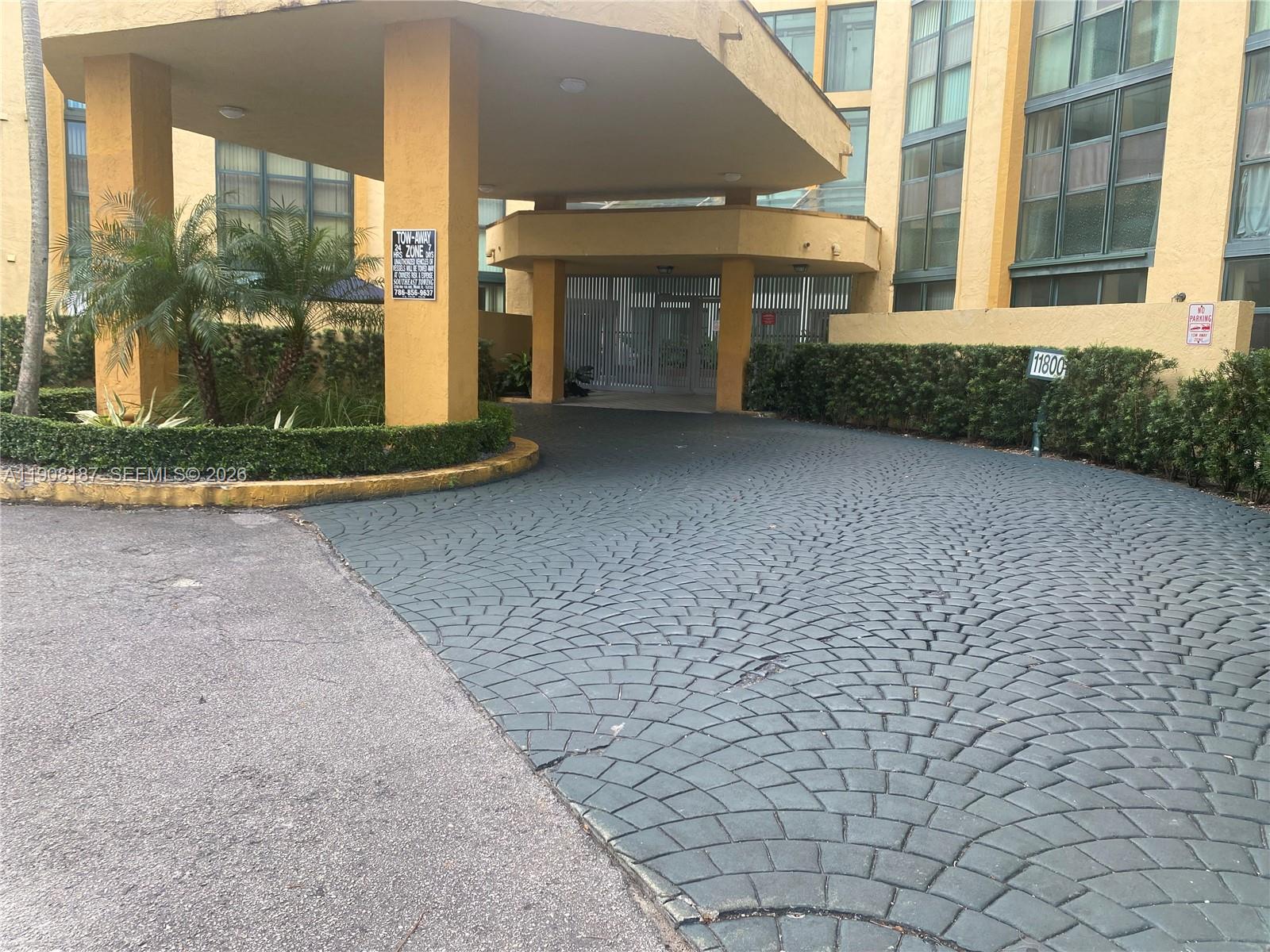 INTERNATIONAL PARK CONDO - Residential