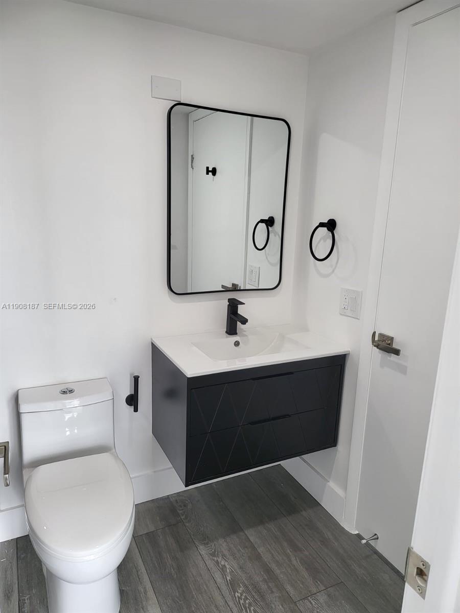 INTERNATIONAL PARK CONDO - Residential