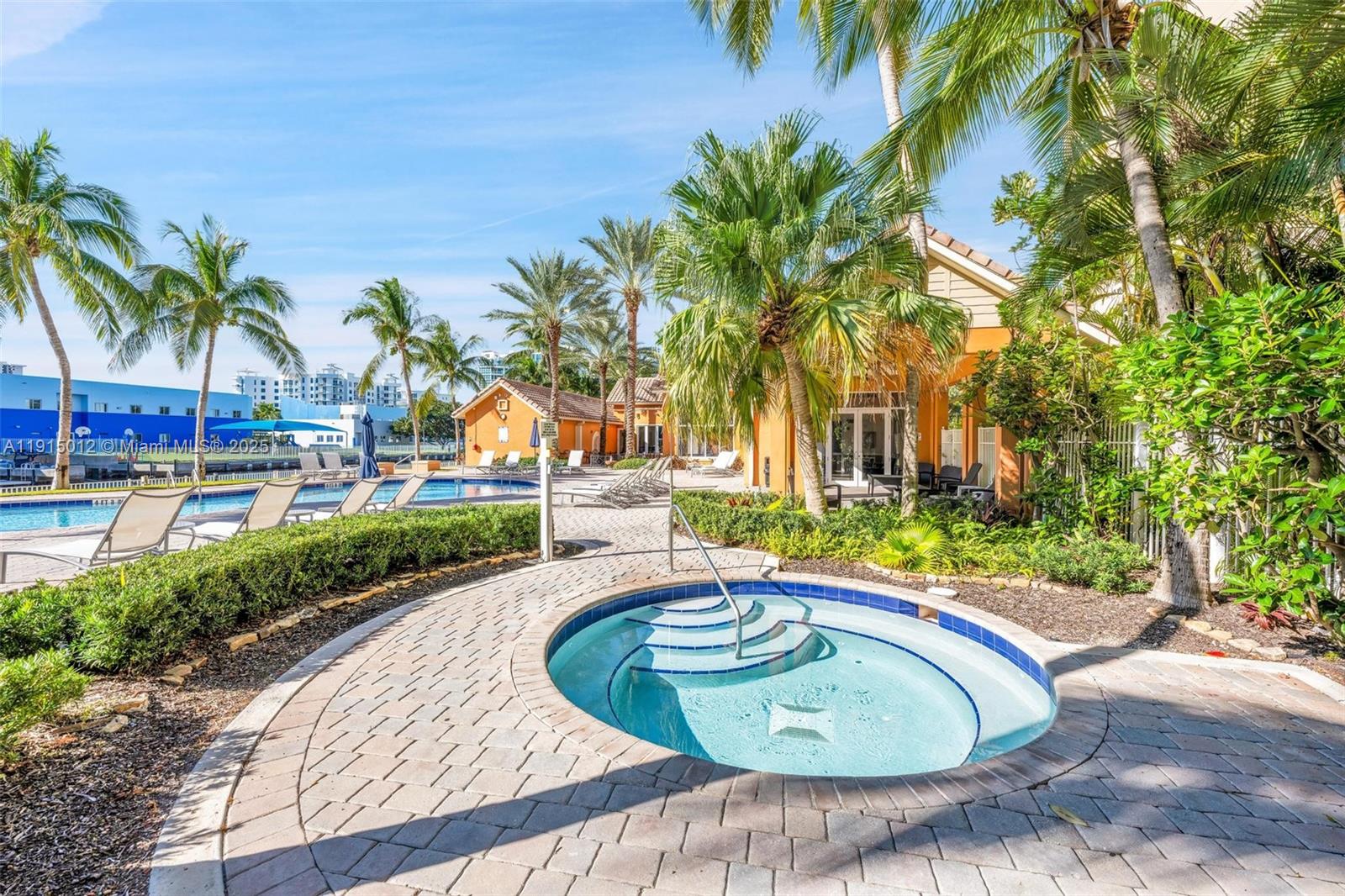 AVENTURA MARINA CONDO NUM - Residential