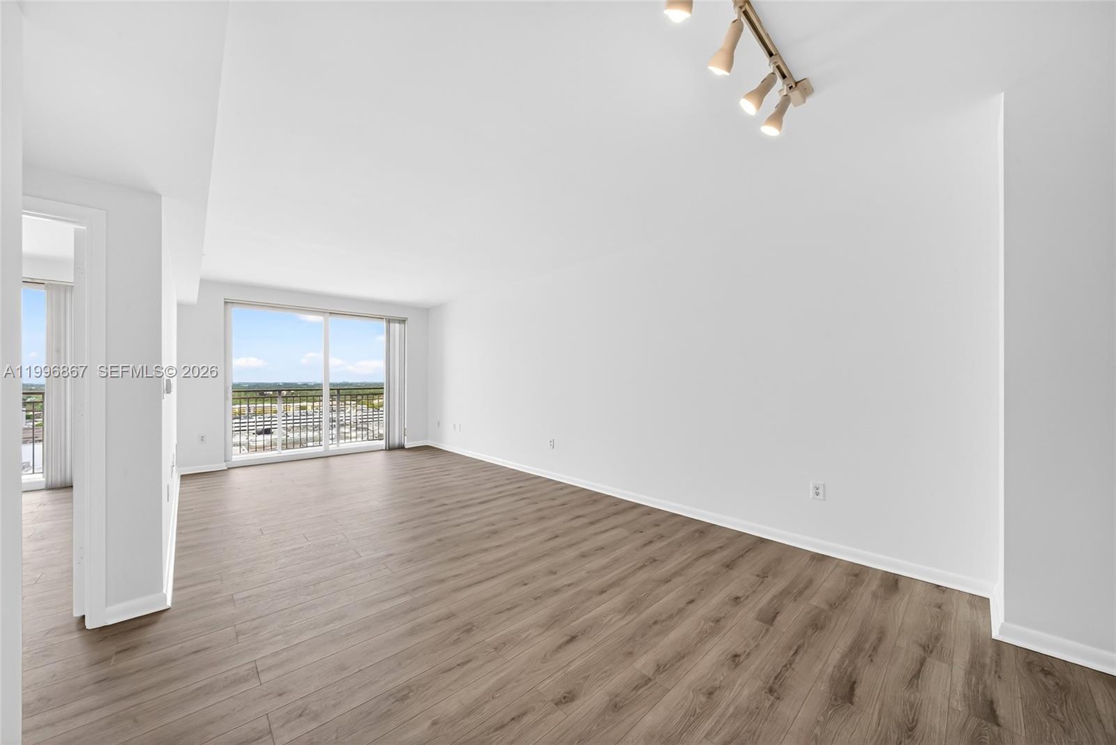 TOSCANO CONDO - Residential