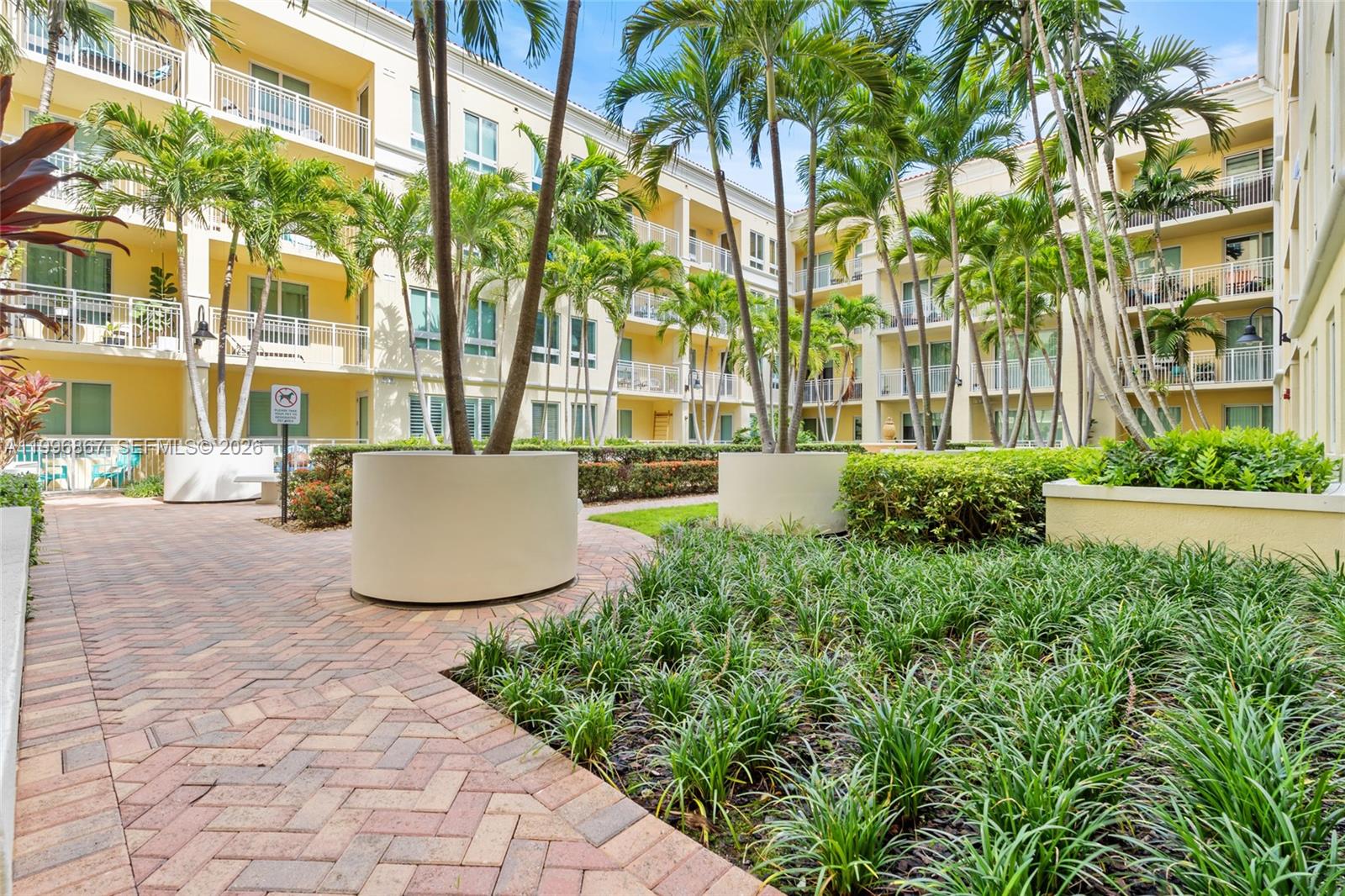 TOSCANO CONDO - Residential