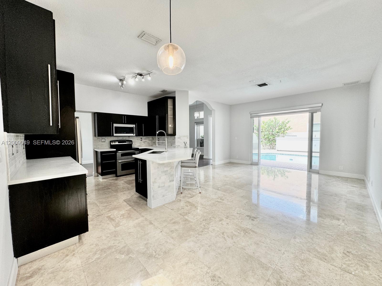 PEMBROKE SHORES - Residential