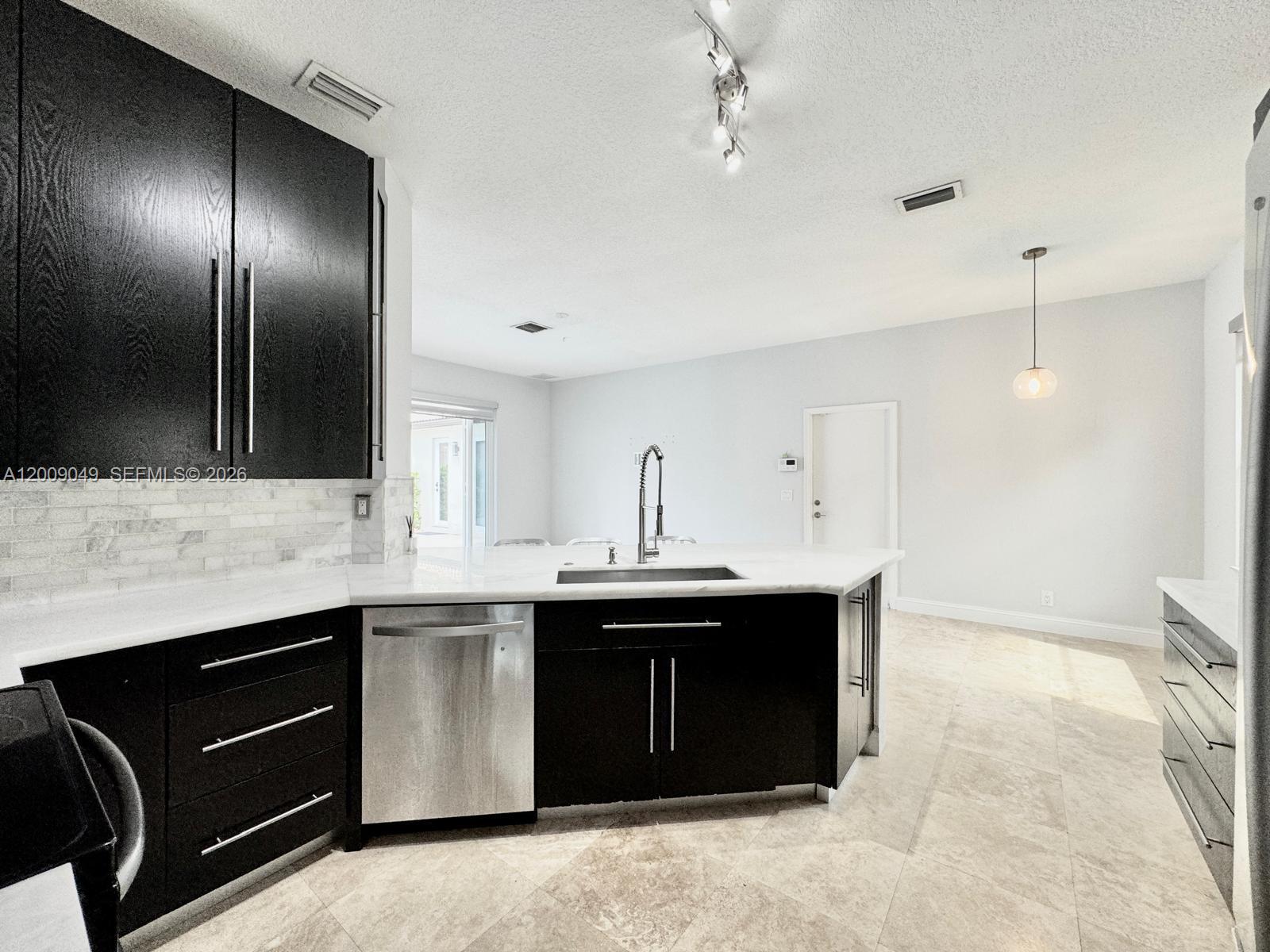 PEMBROKE SHORES - Residential