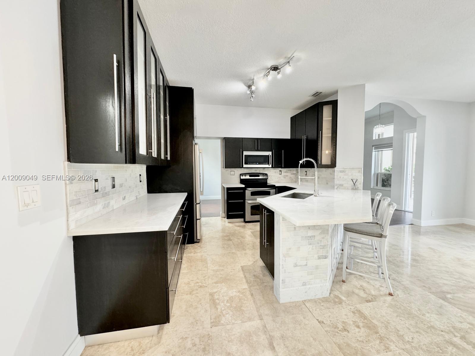 PEMBROKE SHORES - Residential