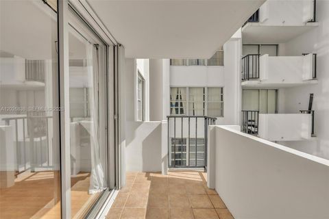 Tiny photo for 2750 NE 183rd St #1801, Aventura, FL 33160 (MLS # A12026838)