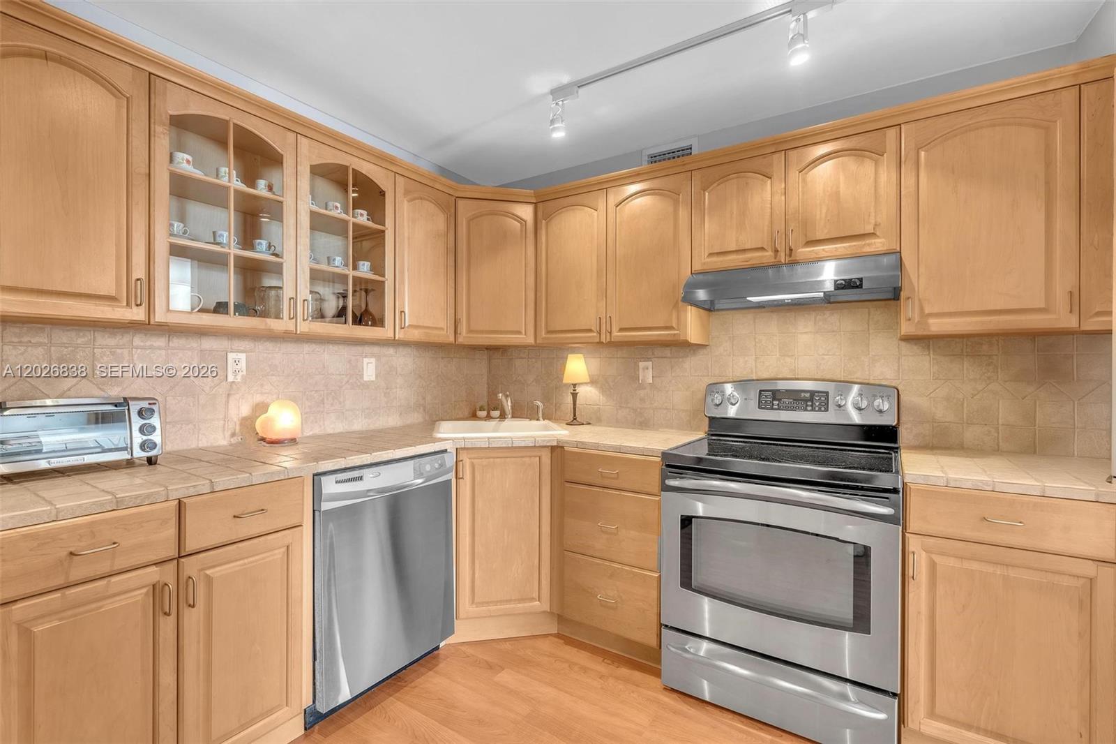 COMMODORE PLAZA CONDO - Residential