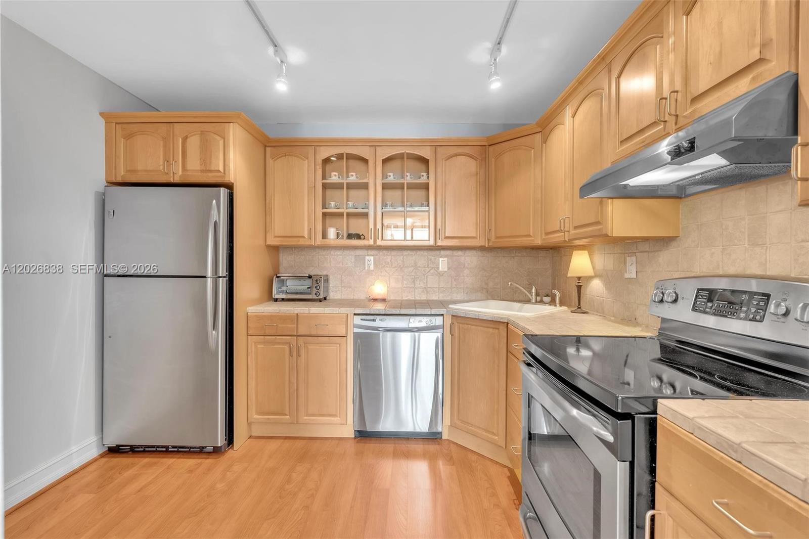 COMMODORE PLAZA CONDO - Residential