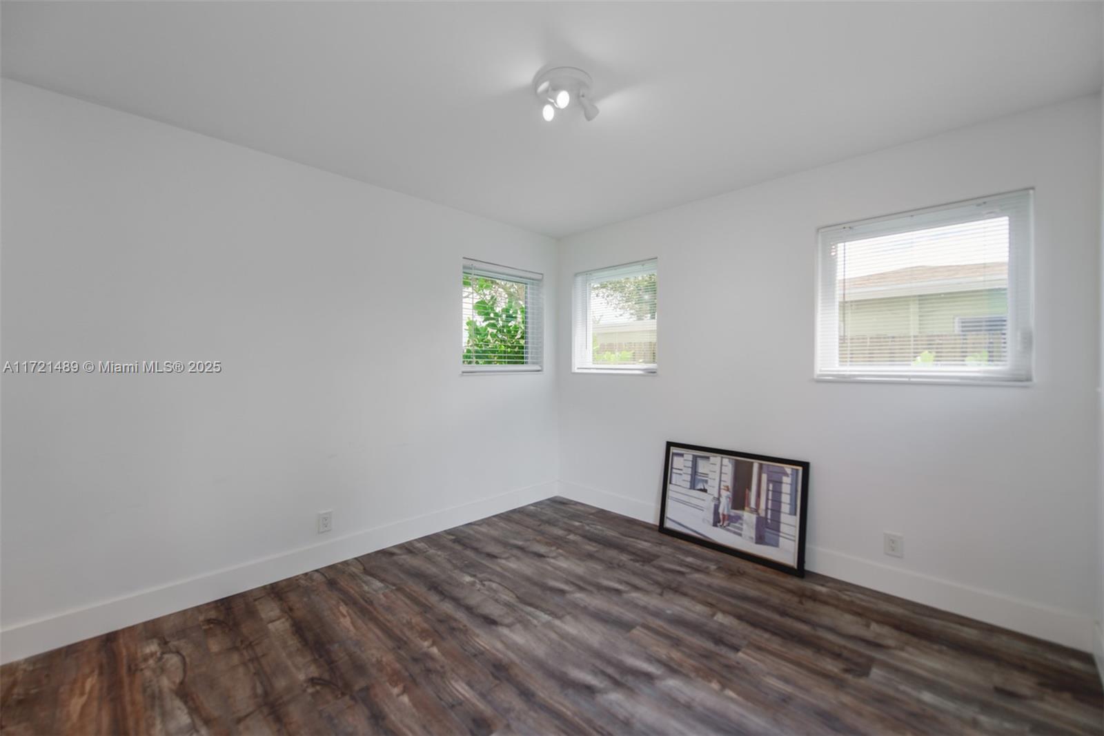 SOUTH NEW RIVER ISLES SEC - Residential