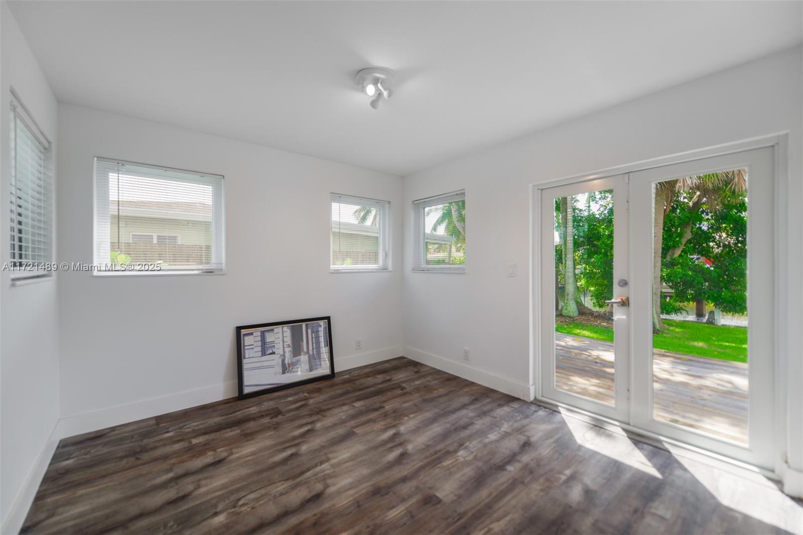 SOUTH NEW RIVER ISLES SEC - Residential