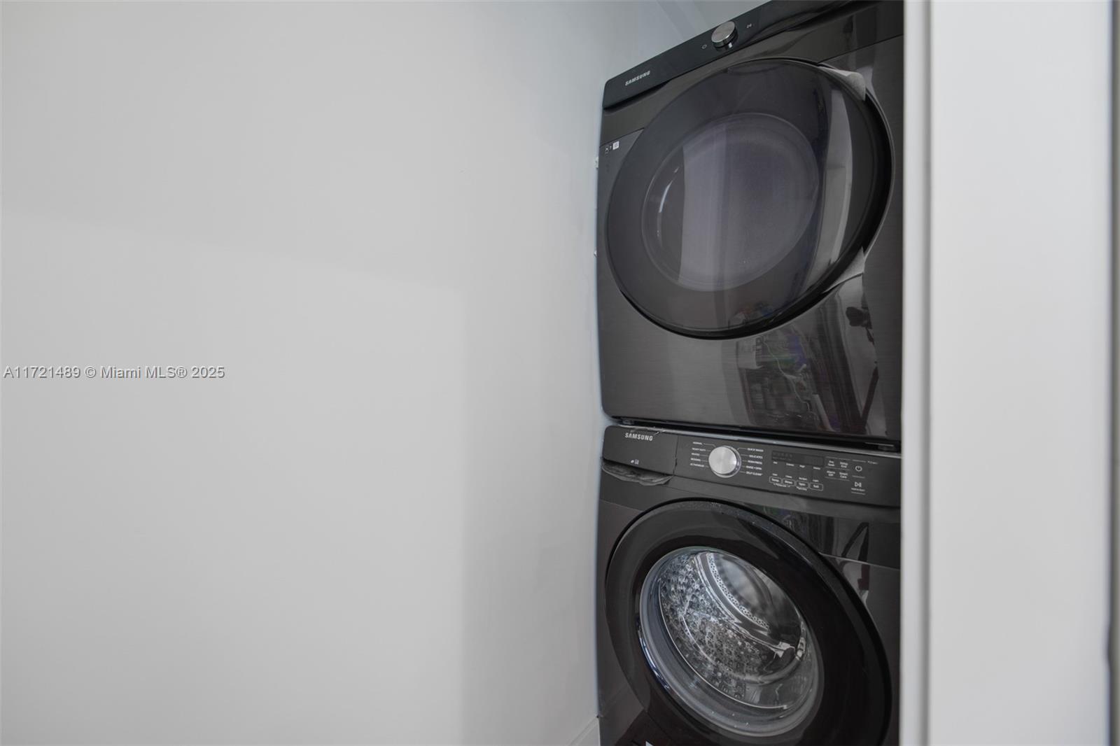 SOUTH NEW RIVER ISLES SEC - Residential