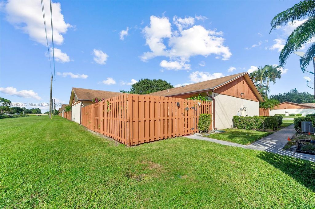 Photo of 1101 Summit Place Cir #B, West Palm Beach, FL 33415 (MLS # A11899835)