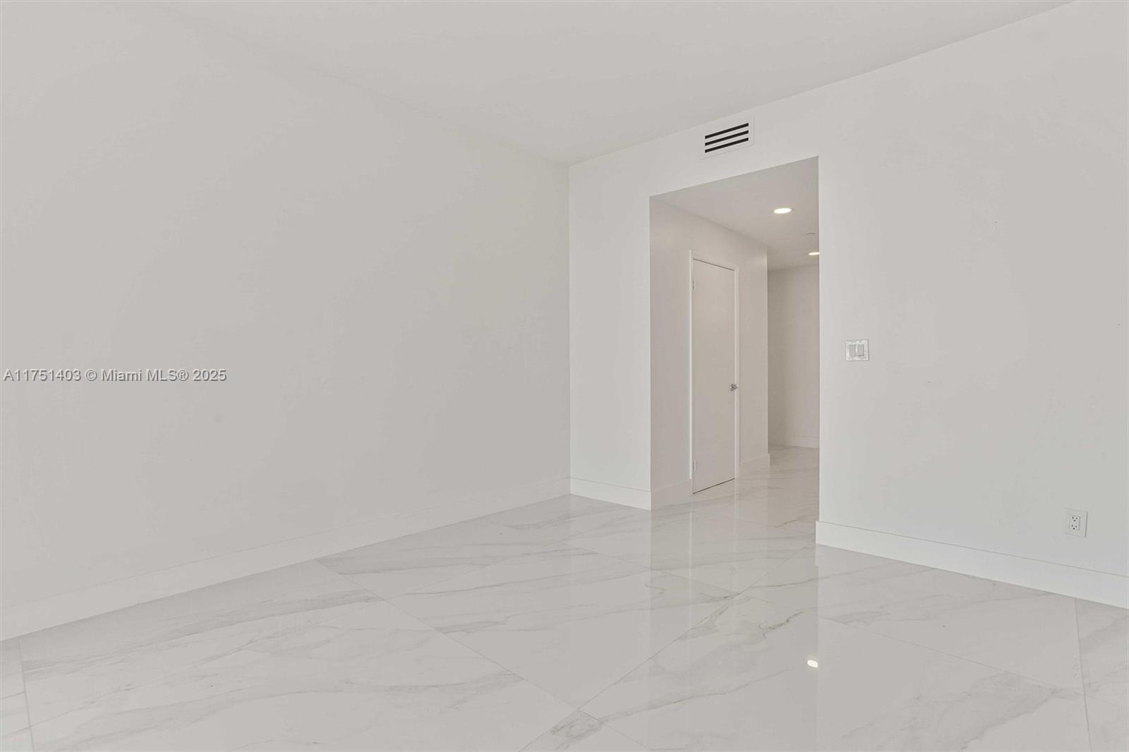 2000 ISL BLVD WILLIAMS IS - Residential